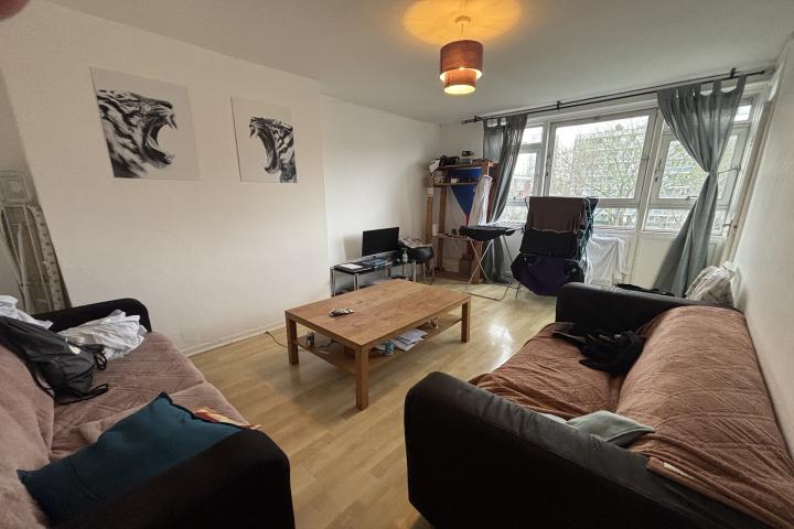 Modern split level apartment with large living room Maskelyne Close, Battersea