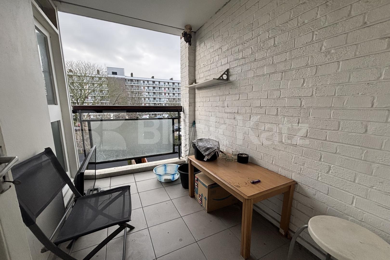 Modern split level apartment with large living room Maskelyne Close, Battersea