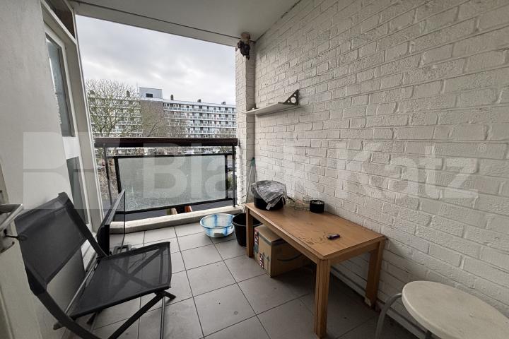Modern split level apartment with large living room Maskelyne Close, Battersea