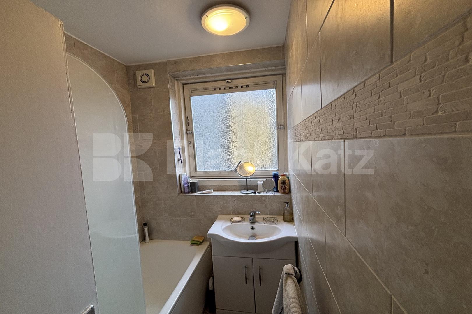 Modern split level apartment with large living room Maskelyne Close, Battersea