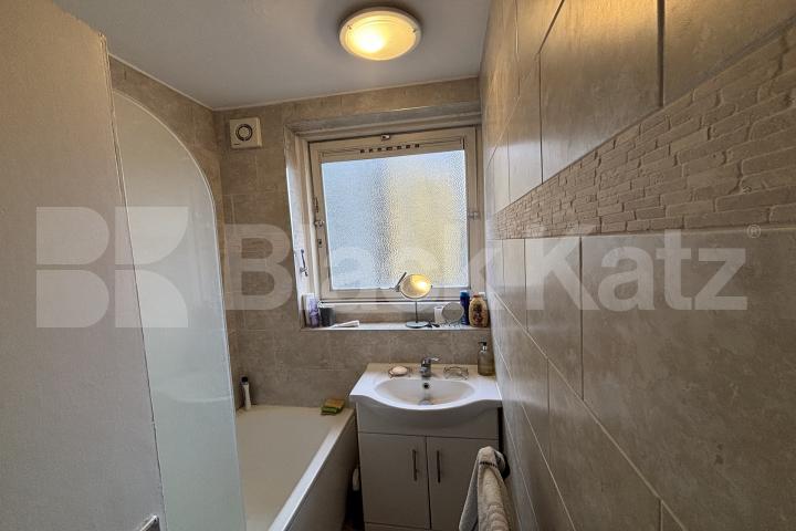 Modern split level apartment with large living room Maskelyne Close, Battersea