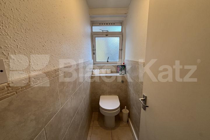 Modern split level apartment with large living room Maskelyne Close, Battersea