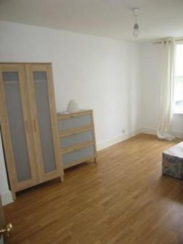 			2 Bedroom, 1 bath, 1 reception Flat			 Brondesbury Road, KILBURN NW6 6AS