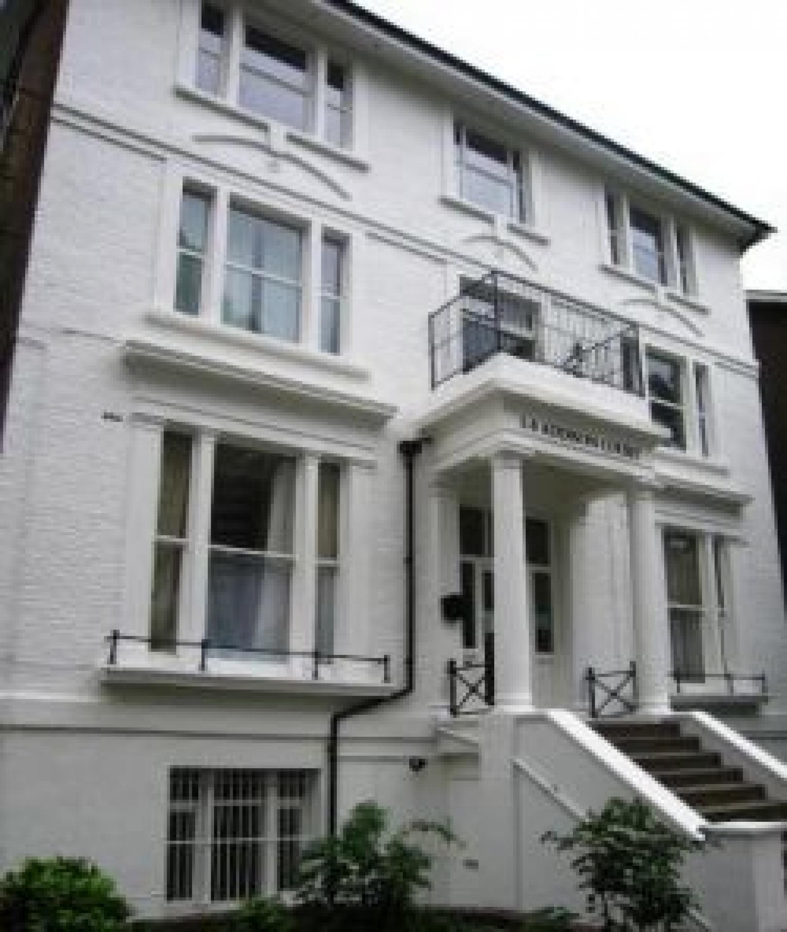 			2 Bedroom, 1 bath, 1 reception Flat			 Brondesbury Road, KILBURN NW6 6AS NW6