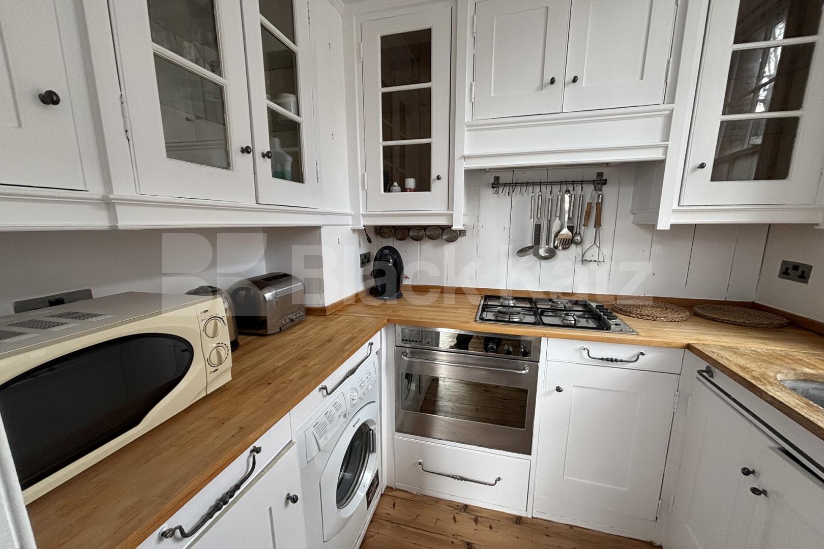 			1 Bedroom, 1 bath, 1 reception Apartment			 Trinity Church Square, Borough