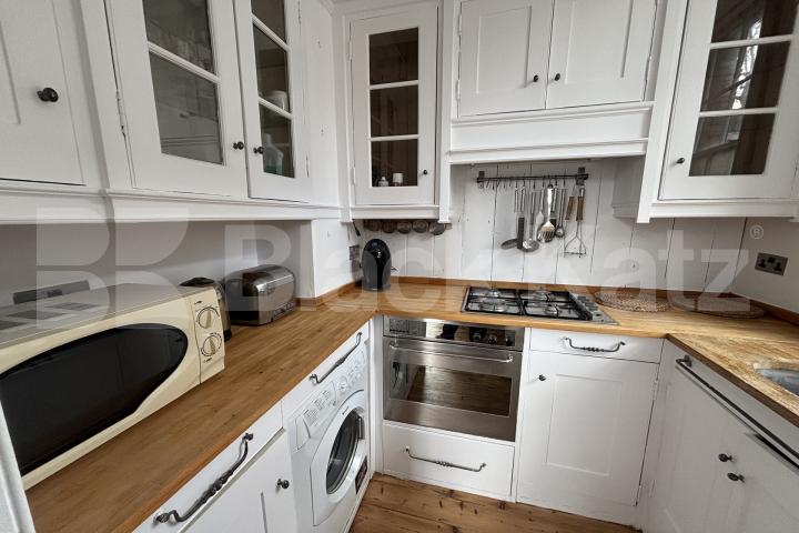 			1 Bedroom, 1 bath, 1 reception Apartment			 Trinity Church Square, Borough