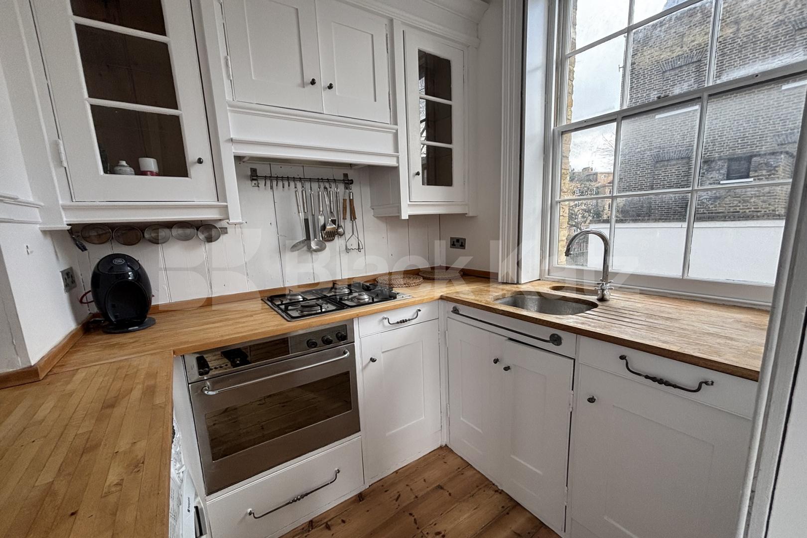 			1 Bedroom, 1 bath, 1 reception Apartment			 Trinity Church Square, Borough