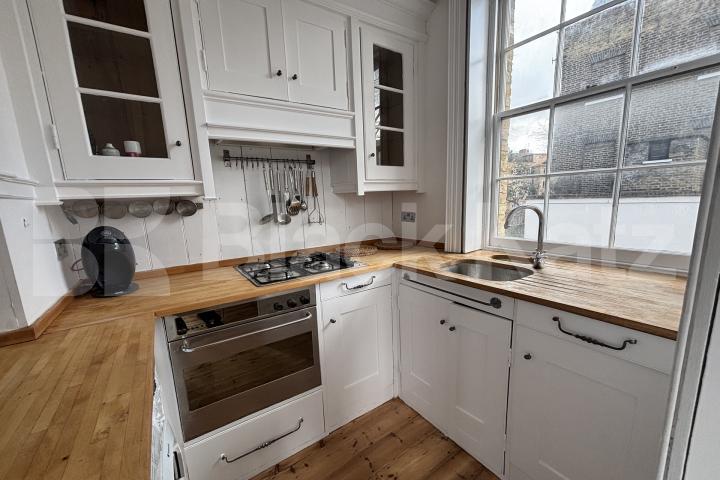 			1 Bedroom, 1 bath, 1 reception Apartment			 Trinity Church Square, Borough