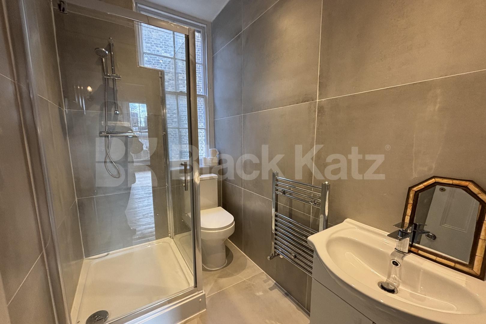 			1 Bedroom, 1 bath, 1 reception Apartment			 Trinity Church Square, Borough