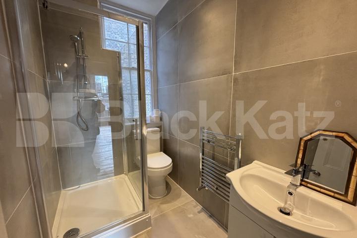 			1 Bedroom, 1 bath, 1 reception Apartment			 Trinity Church Square, Borough