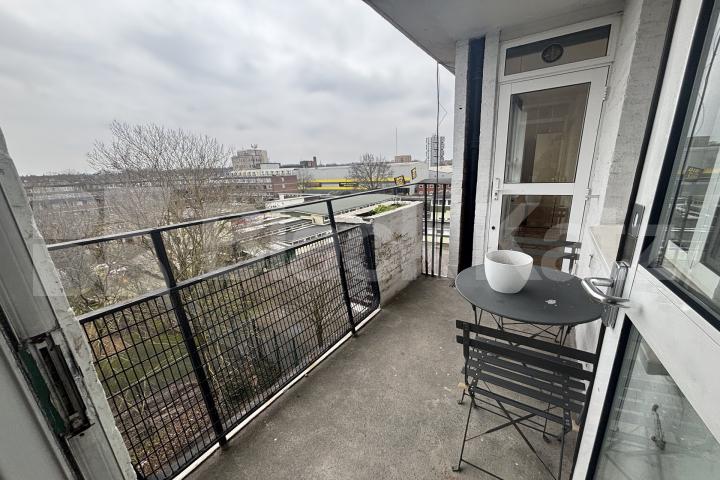 Newly refurbished throughout, stylish and modern.  St. Georges Close, Battersea Power Station/Wandsworth Road  