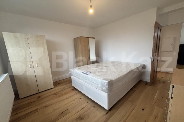 Newly refurbished throughout, stylish and modern.  St. Georges Close, Battersea Power Station/Wandsworth Road  