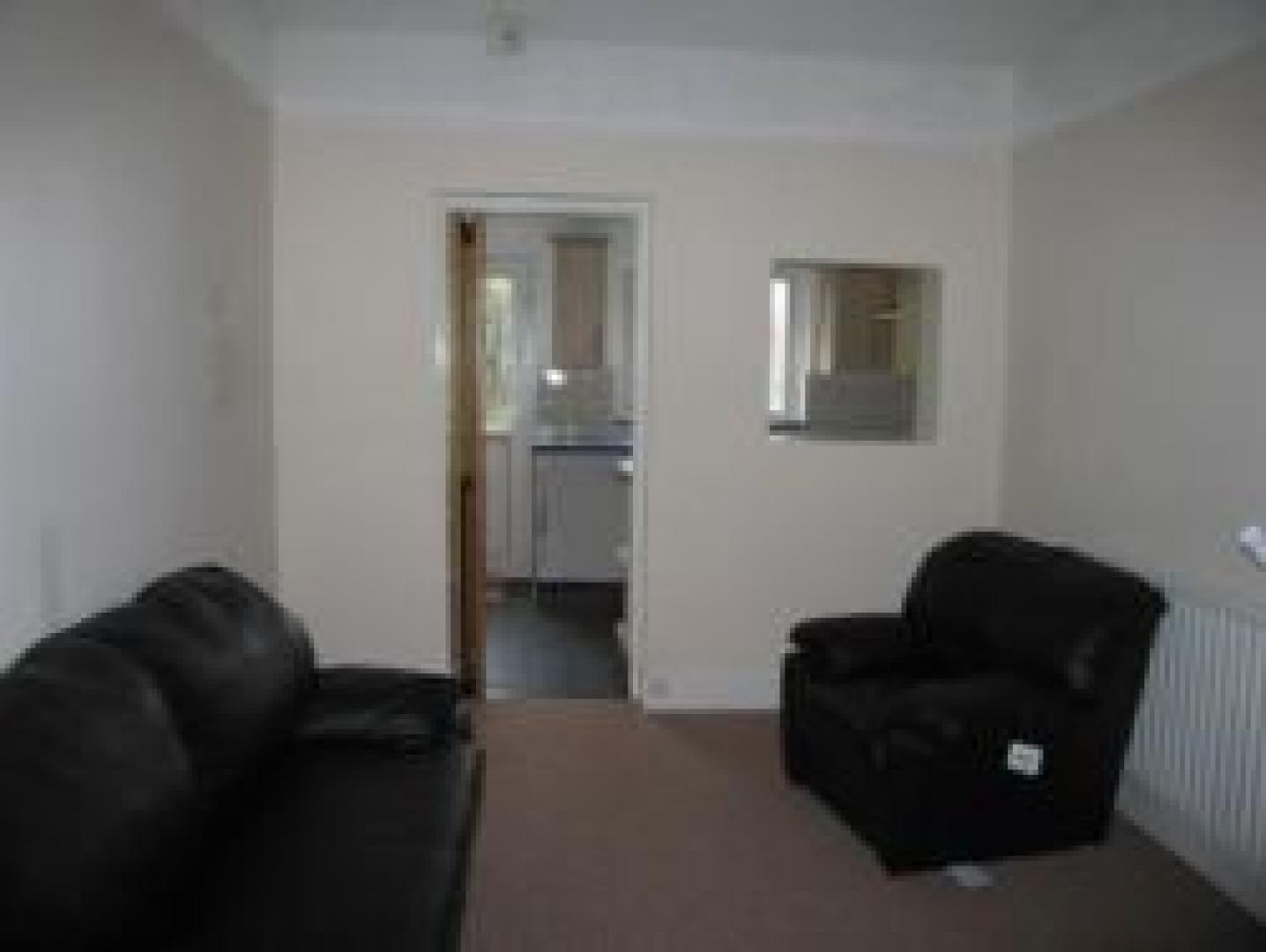 			NEW INSTRUCTION, 4 Bedroom, 1 bath, 1 reception Flat			 Selwyn Road, WILLESDEN NW10