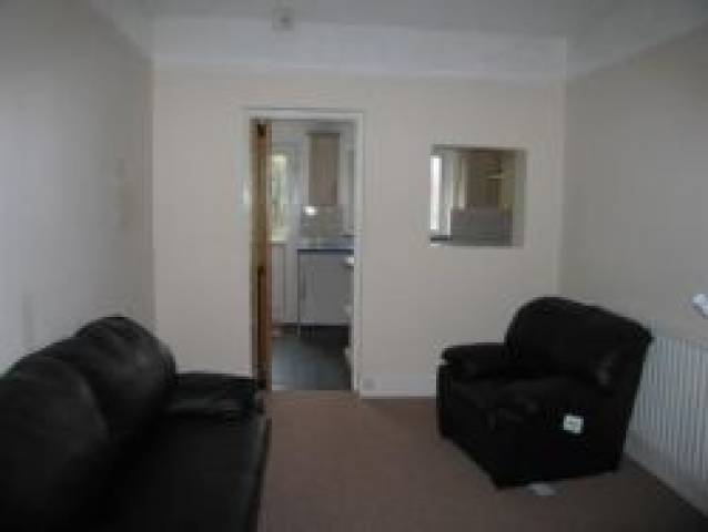 			NEW INSTRUCTION, 4 Bedroom, 1 bath, 1 reception Flat			 Selwyn Road, WILLESDEN NW10