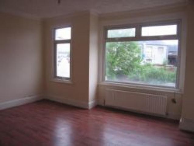 			NEW INSTRUCTION, 4 Bedroom, 1 bath, 1 reception Flat			 Selwyn Road, WILLESDEN NW10