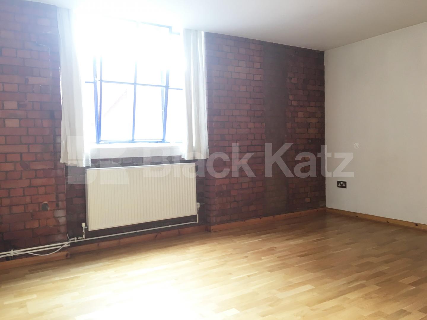 			SPACIOUS WAREHOUSE CONVERSION, 1 Bedroom, 1 bath, 1 reception Flat			 Dove Road, ISLINGTON/CANONBURY N1