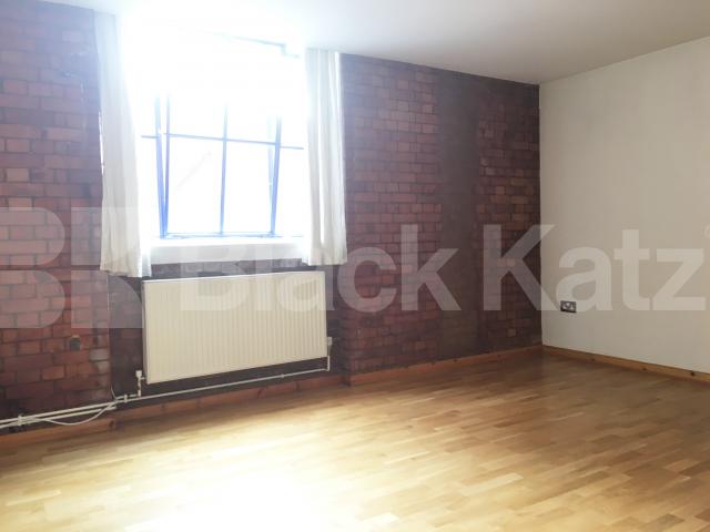 			SPACIOUS WAREHOUSE CONVERSION, 1 Bedroom, 1 bath, 1 reception Flat			 Dove Road, ISLINGTON/CANONBURY N1