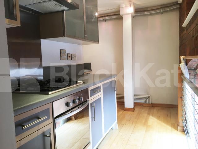 			SPACIOUS WAREHOUSE CONVERSION, 1 Bedroom, 1 bath, 1 reception Flat			 Dove Road, ISLINGTON/CANONBURY N1