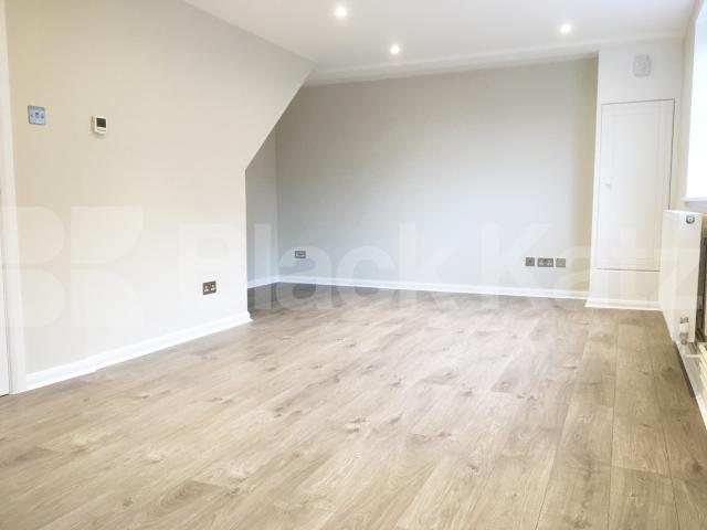 			NEW INSTRUCTION! WAREHOUSE CONVERSION, 1 Bedroom, 1 bath, 1 reception Flat			 Henshall Street, ISLINGTON/CANONBURY