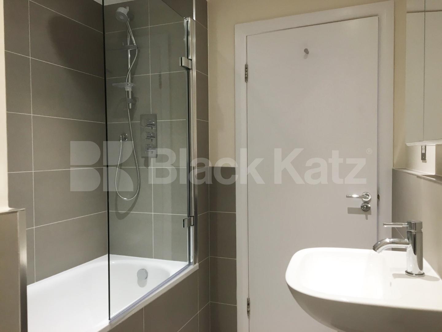 			NEW INSTRUCTION! WAREHOUSE CONVERSION, 1 Bedroom, 1 bath, 1 reception Flat			 Henshall Street, ISLINGTON/CANONBURY