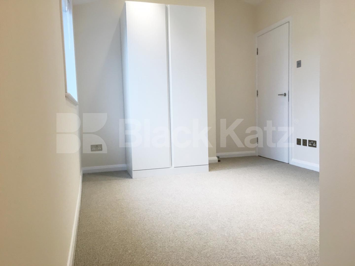 			NEW INSTRUCTION! WAREHOUSE CONVERSION, 1 Bedroom, 1 bath, 1 reception Flat			 Henshall Street, ISLINGTON/CANONBURY