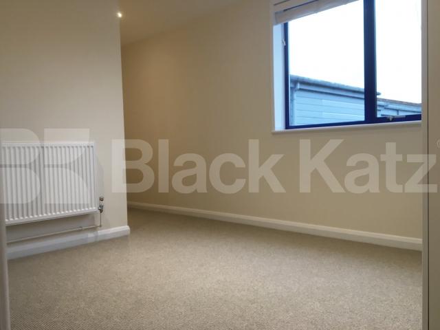 			NEW INSTRUCTION! WAREHOUSE CONVERSION, 1 Bedroom, 1 bath, 1 reception Flat			 Henshall Street, ISLINGTON/CANONBURY