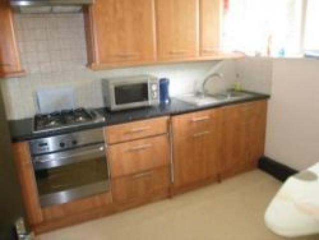 			VIEWINGS ARE HIGHLY RECOMMENDED!, 3 Bedroom, 1 bath, 1 reception Flat			 Randolph Gardens, MAIDA VALE