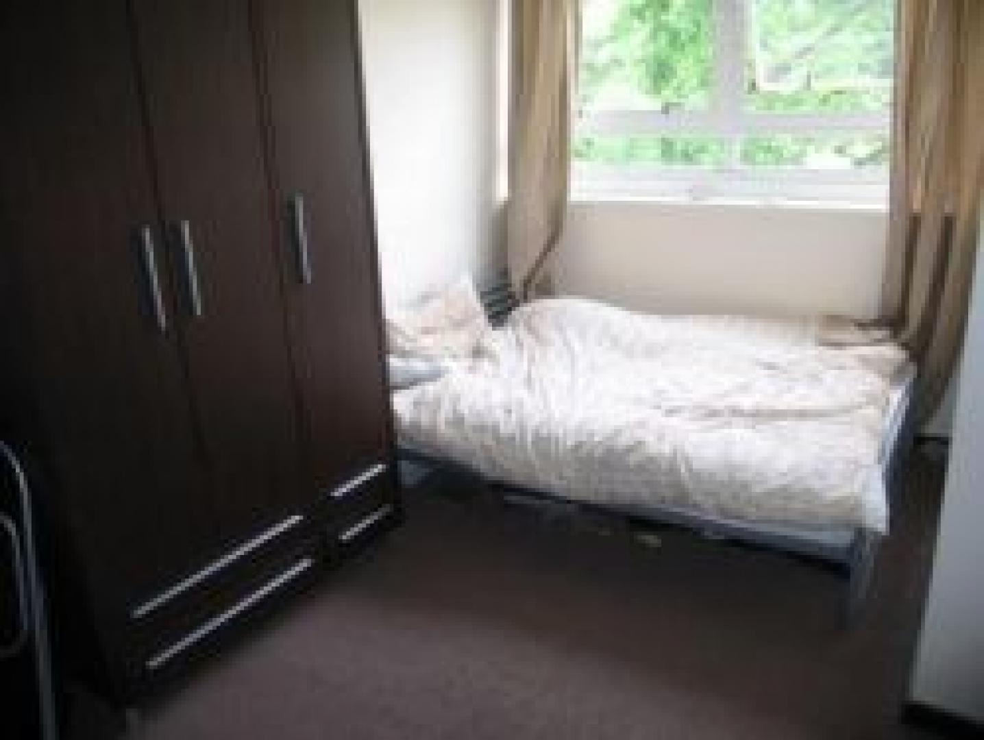 			VIEWINGS ARE HIGHLY RECOMMENDED!, 3 Bedroom, 1 bath, 1 reception Flat			 Randolph Gardens, MAIDA VALE