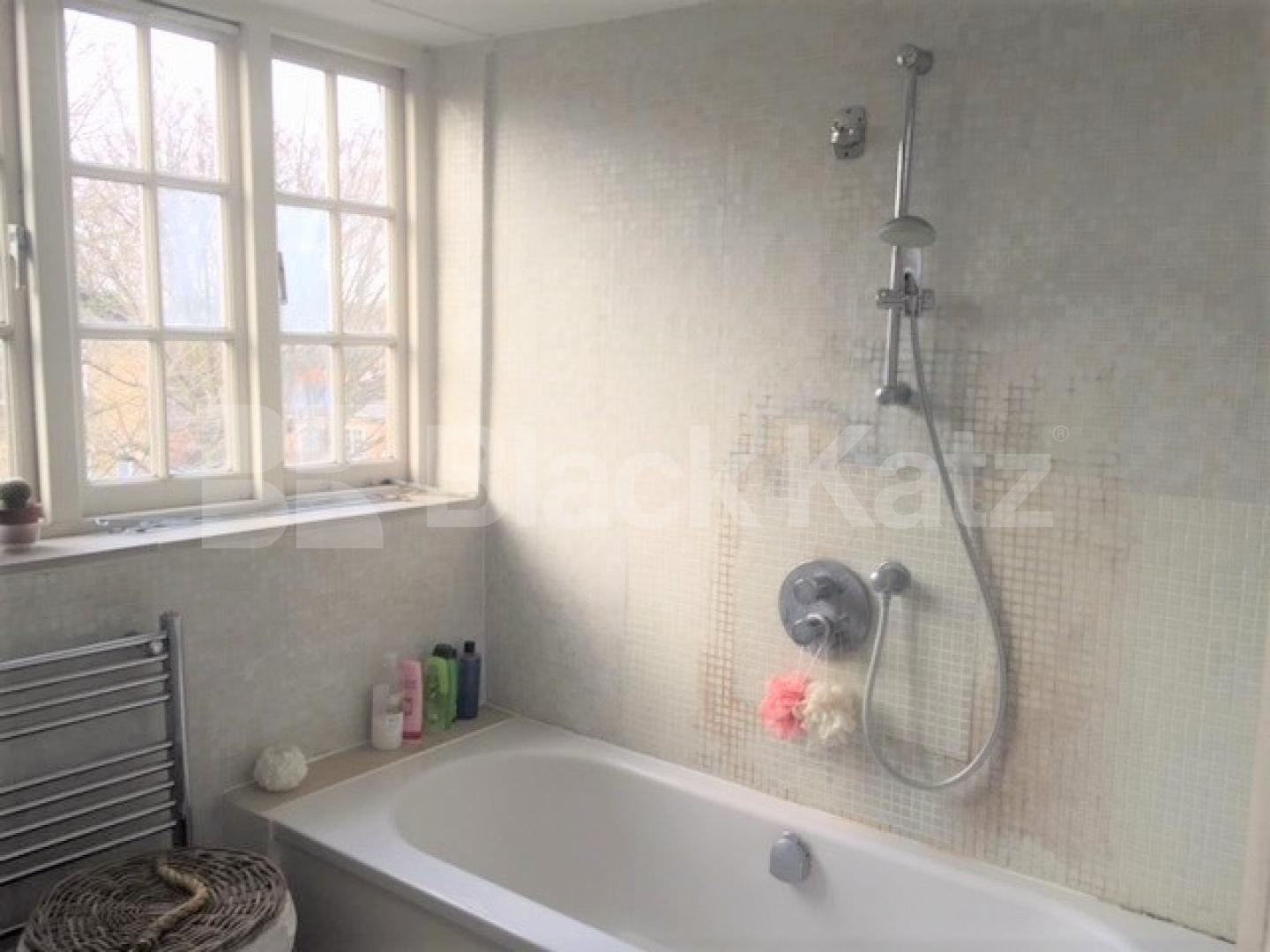 			New Instruction, Studio Apartment, 1 bath, 1 reception Flat			 Liverpool Road, BARNSBURY 