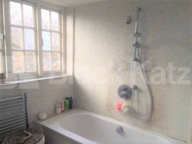 			New Instruction, Studio Apartment, 1 bath, 1 reception Flat			 Liverpool Road, BARNSBURY 