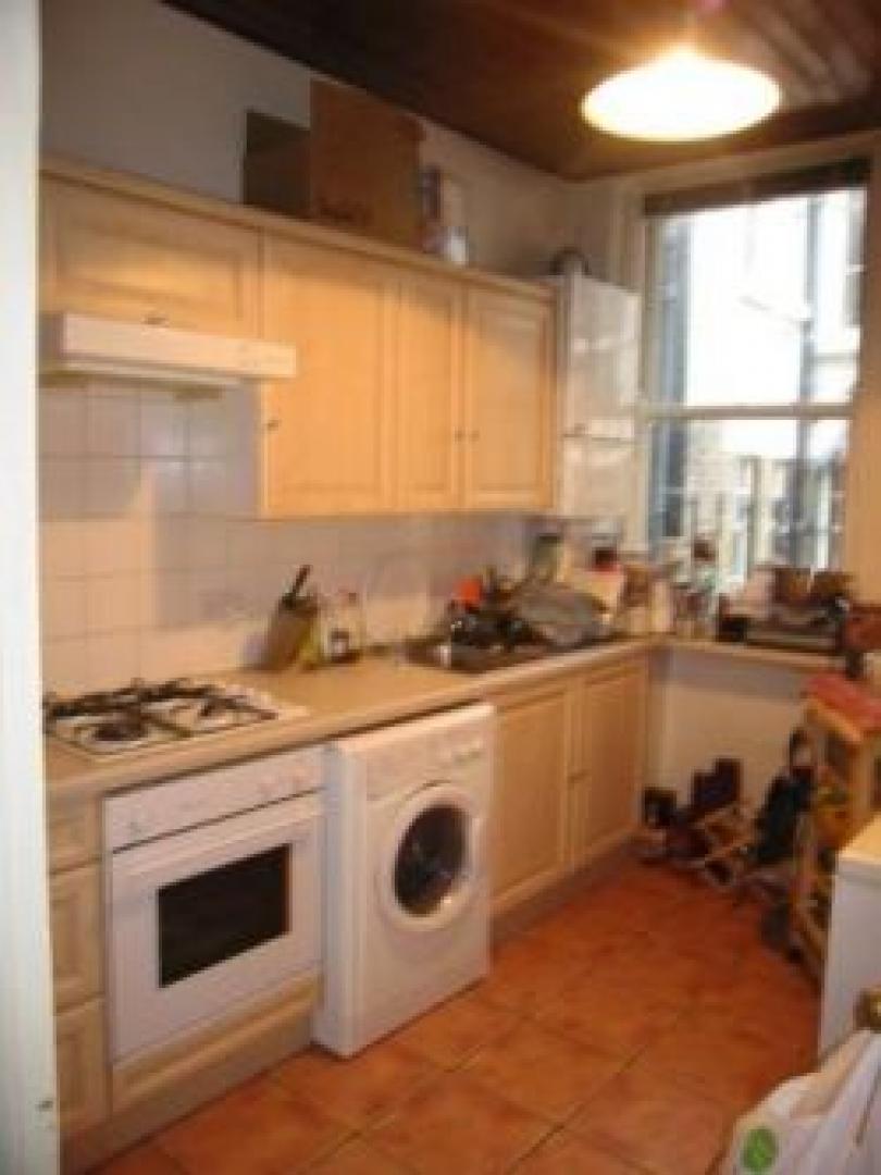 			VIEWINGS HIGHLY RECOMMENDED, 1 Bedroom, 1 bath, 1 reception Flat			 Lanark Road, MAIDA VALE
