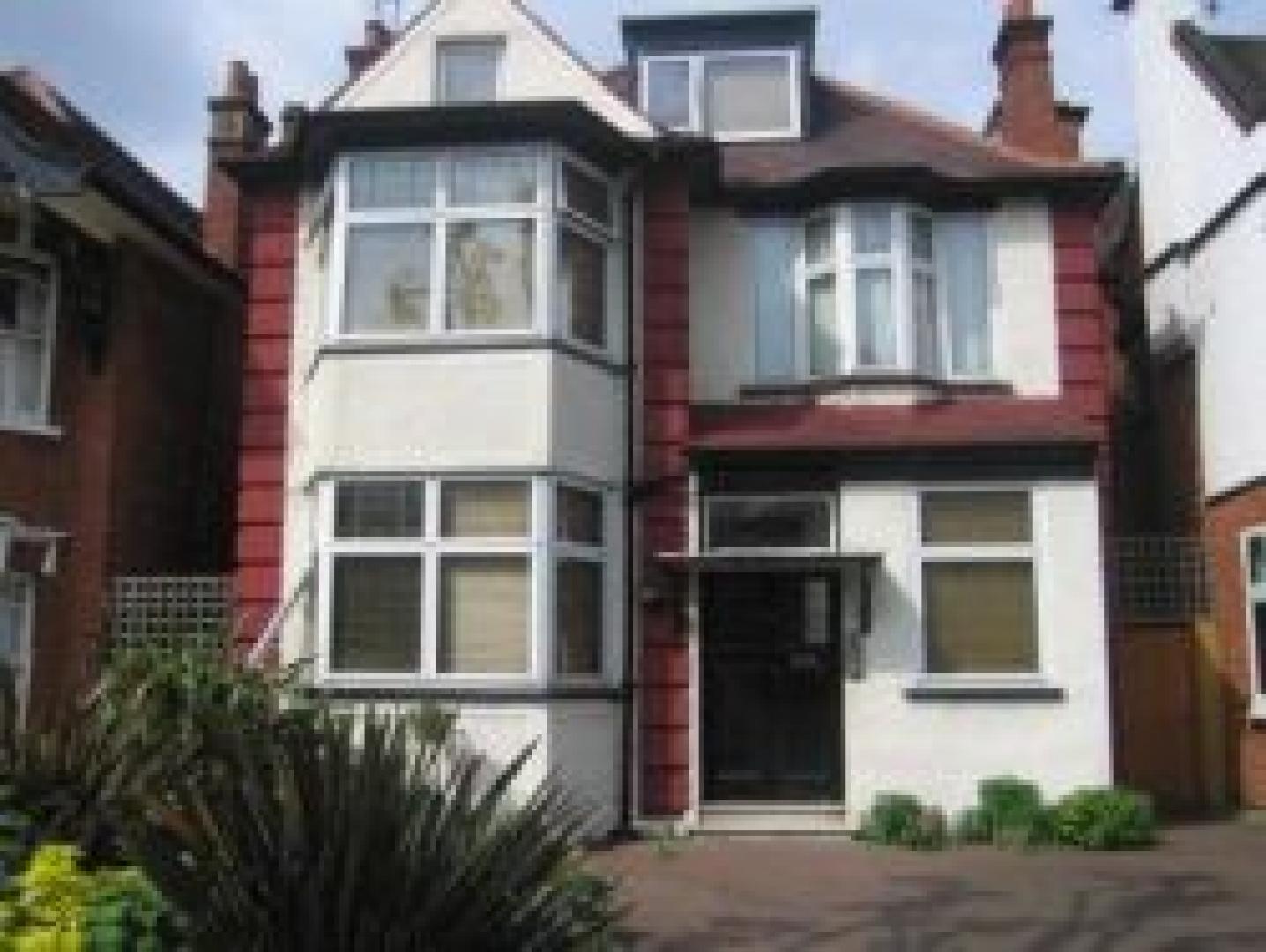 			Studio Apartment, 1 bath, 1 reception Studio			 Teignmouth Road, WILLESDEN GREEN NW2