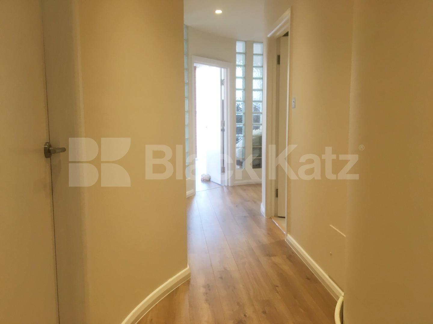 			WAREHOUSE CONVERSION, 2 Bedroom, 1 bath, 1 reception Flat			 Henshall Street, ISLINGTON/CANONBURY