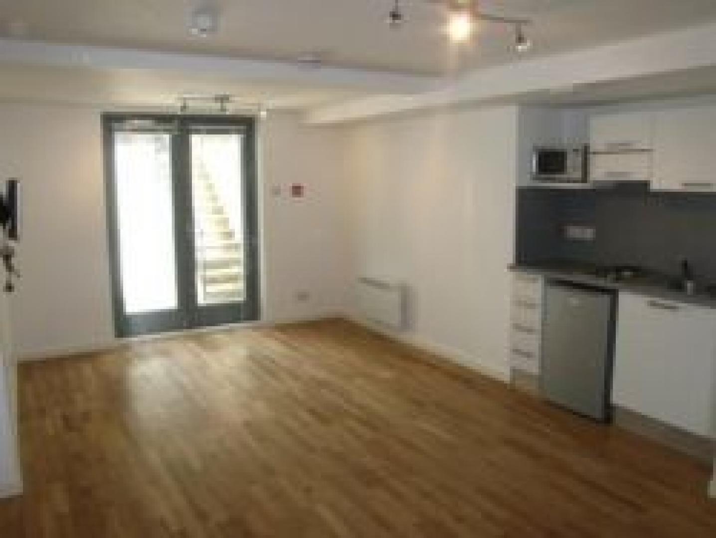 			INCLUSIVE, Studio Apartment, 1 bath, 1 reception Flat			 St.Quintin Ave, LADBROKE GROVE