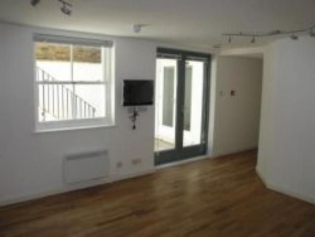 			INCLUSIVE, Studio Apartment, 1 bath, 1 reception Flat			 St.Quintin Ave, LADBROKE GROVE