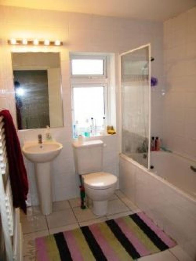 			New Instruction (MUST SEE!), 2 Bedroom, 1 bath, 1 reception Flat			 Ambrose Avenue, GOLDERS GREEN NW11