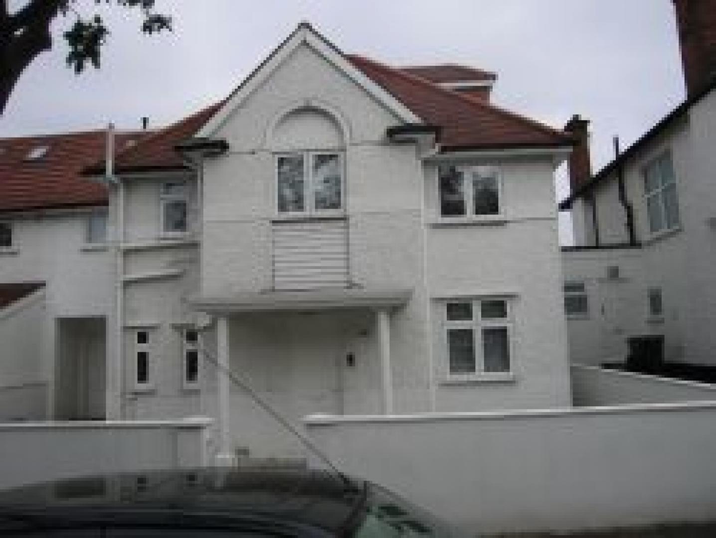 			New Instruction (MUST SEE!), 2 Bedroom, 1 bath, 1 reception Flat			 Ambrose Avenue, GOLDERS GREEN NW11