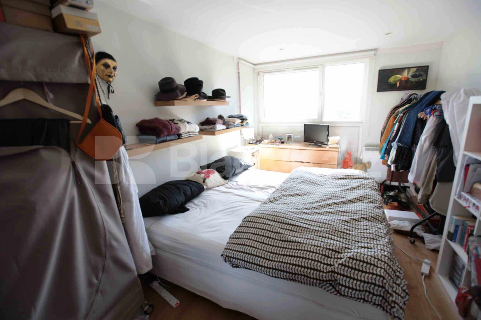 			NEW INSTRUCTION!, 2 Bedroom, 1 bath, 1 reception Flat			 Crayford Road, HOLLOWAY