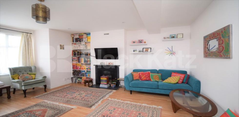 			HOUSE WITH GARDEN!, 3 Bedroom, 1 bath, 1 reception House			 Granville Road, WOOD GREEN