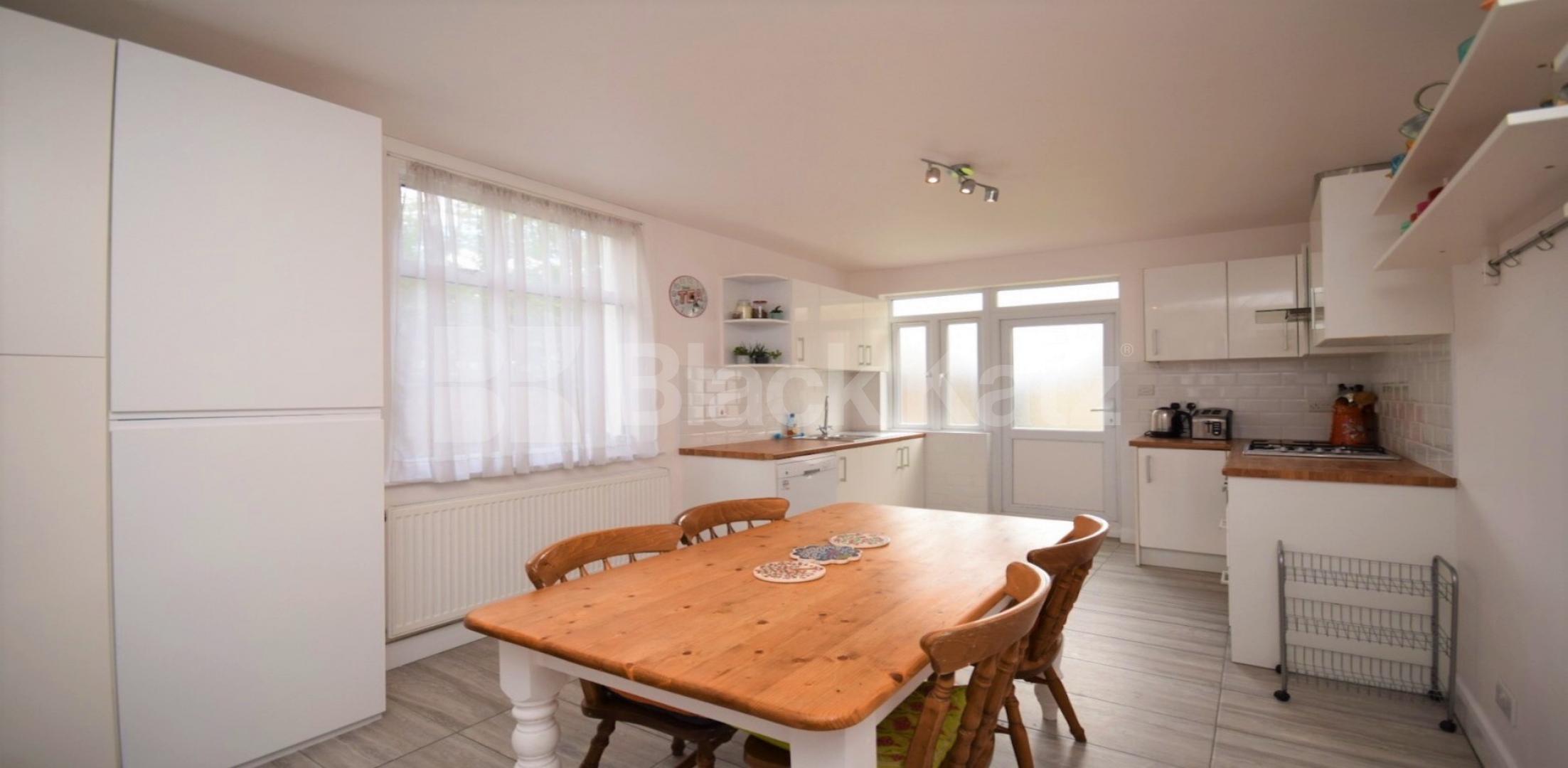 			HOUSE WITH GARDEN!, 3 Bedroom, 1 bath, 1 reception House			 Granville Road, WOOD GREEN