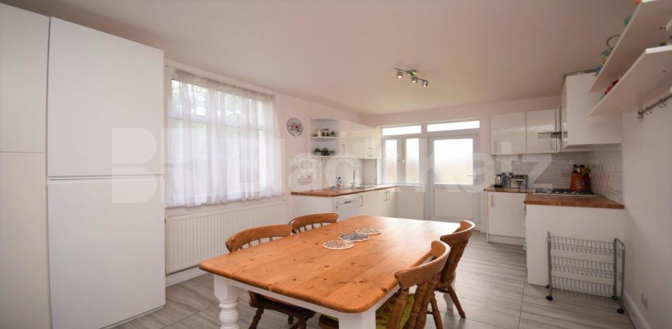 			HOUSE WITH GARDEN!, 3 Bedroom, 1 bath, 1 reception House			 Granville Road, WOOD GREEN