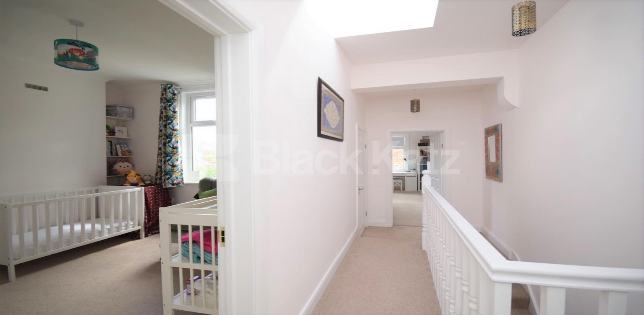 			HOUSE WITH GARDEN!, 3 Bedroom, 1 bath, 1 reception House			 Granville Road, WOOD GREEN