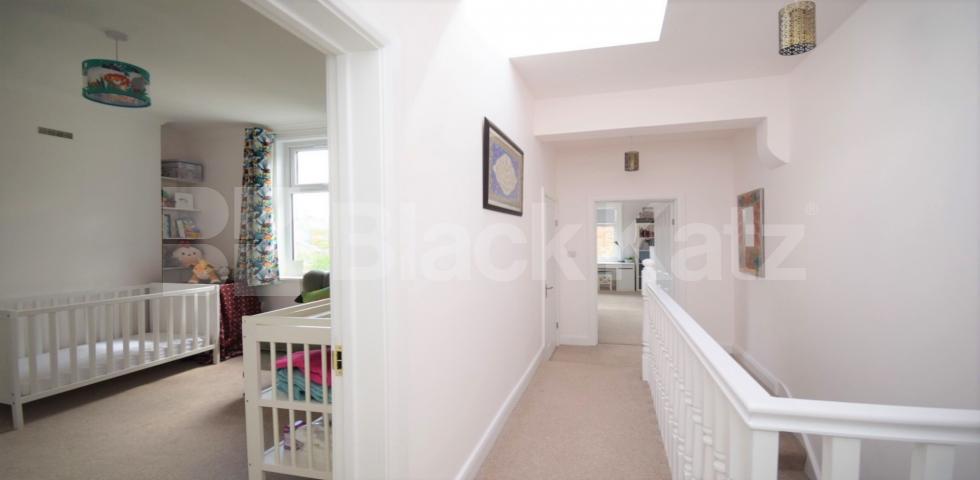 			HOUSE WITH GARDEN!, 3 Bedroom, 1 bath, 1 reception House			 Granville Road, WOOD GREEN