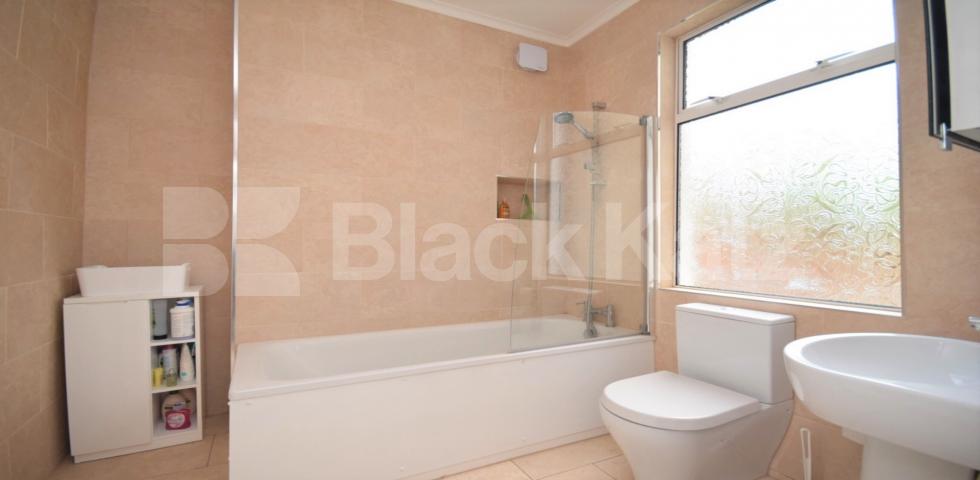 			HOUSE WITH GARDEN!, 3 Bedroom, 1 bath, 1 reception House			 Granville Road, WOOD GREEN