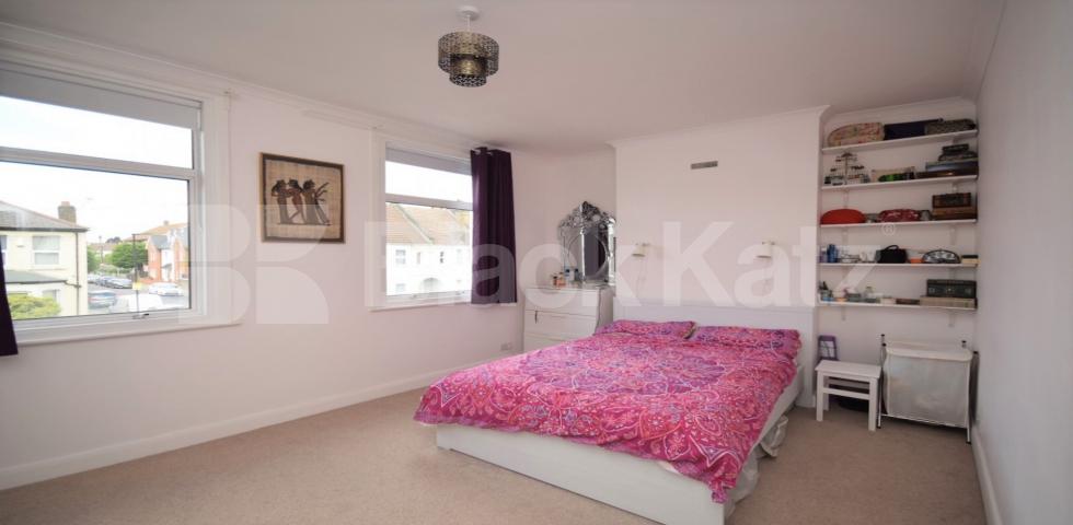 			HOUSE WITH GARDEN!, 3 Bedroom, 1 bath, 1 reception House			 Granville Road, WOOD GREEN