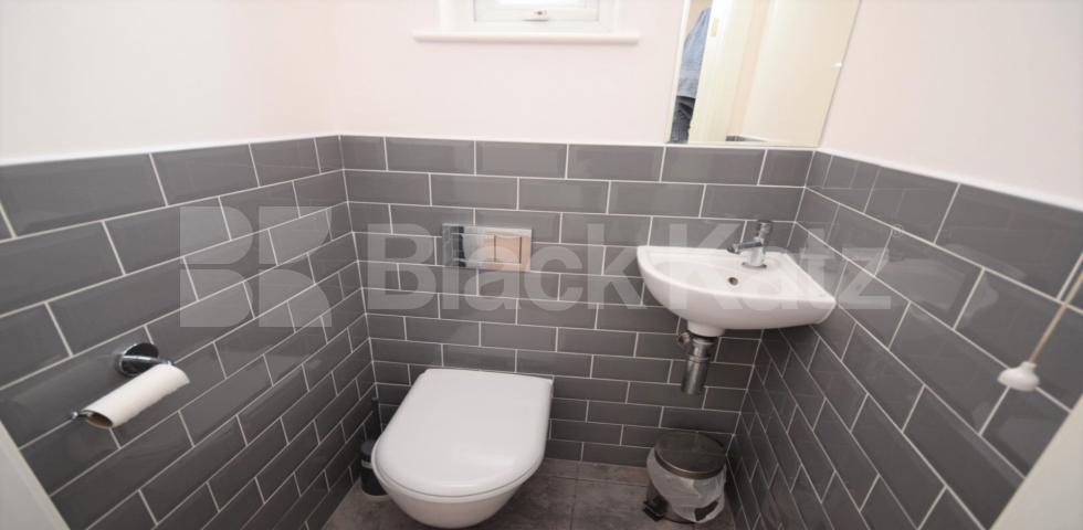 			HOUSE WITH GARDEN!, 3 Bedroom, 1 bath, 1 reception House			 Granville Road, WOOD GREEN