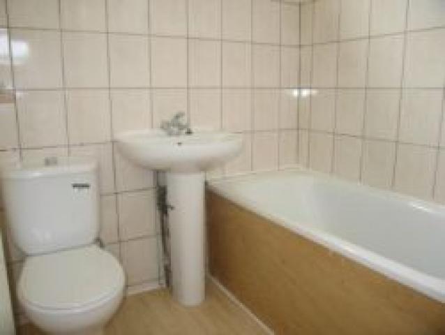 			3 Bedroom, 1 bath, 1 reception Flat			 Lancaster Road, DOLLIS HILL NW10