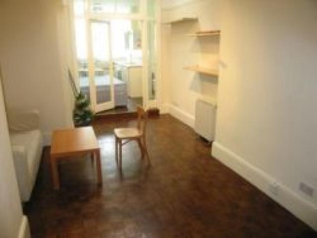 			Viewings highly recommended, Studio Apartment, 1 bath, 1 reception Flat			 Rondu Road, KILBURN