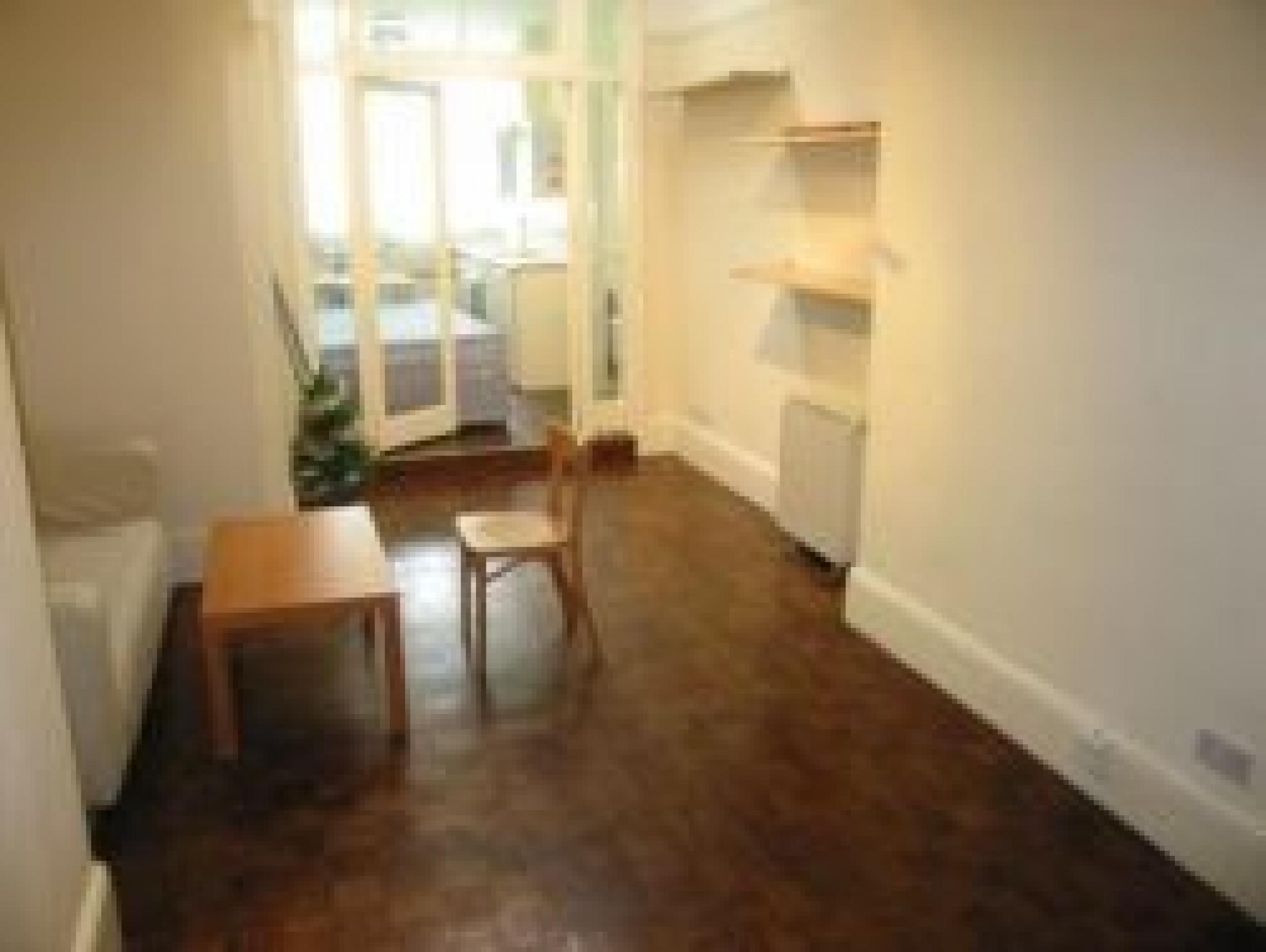 			Viewings highly recommended, Studio Apartment, 1 bath, 1 reception Flat			 Rondu Road, KILBURN NW2
