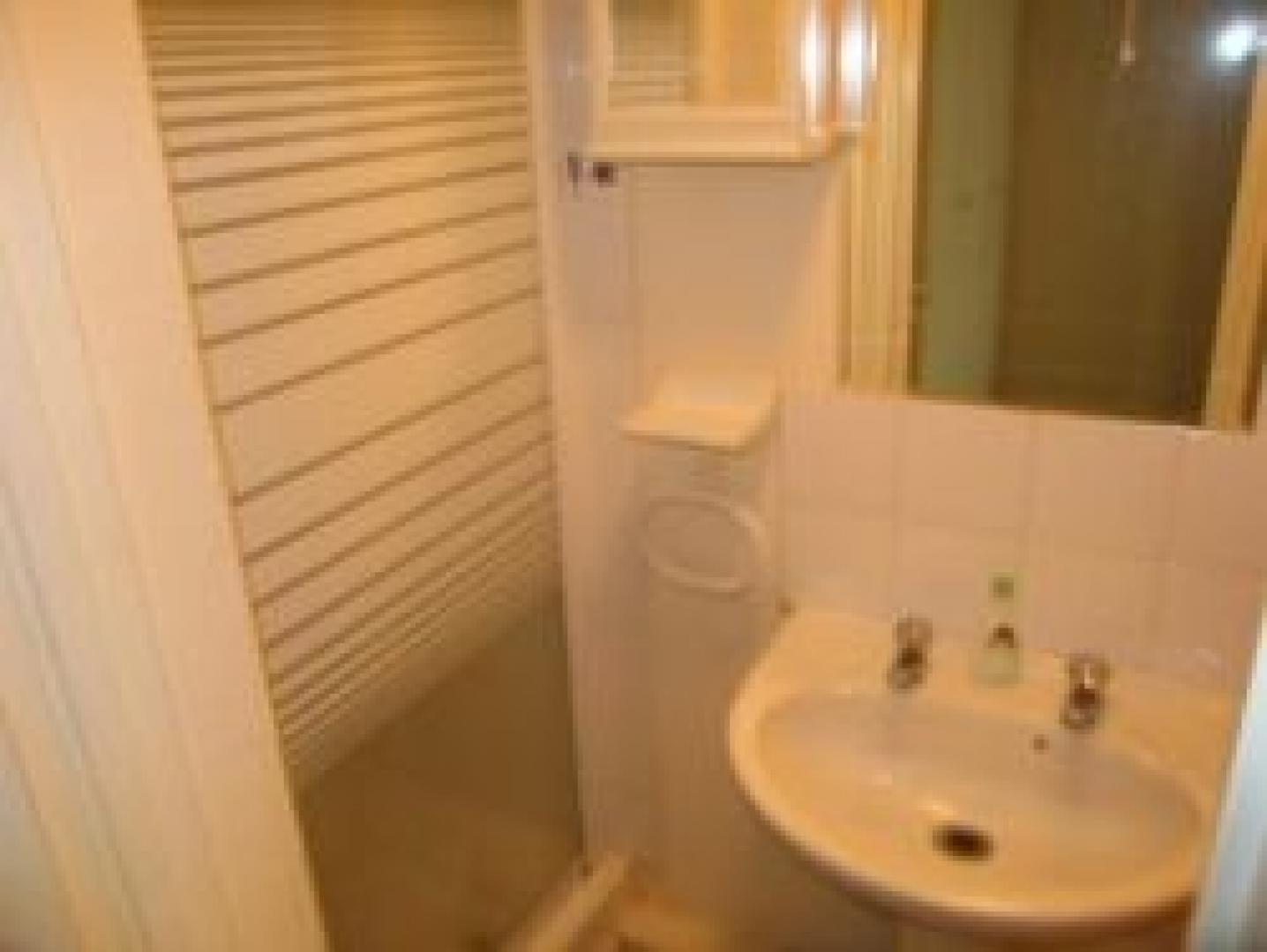 			Viewings highly recommended, Studio Apartment, 1 bath, 1 reception Flat			 Rondu Road, KILBURN